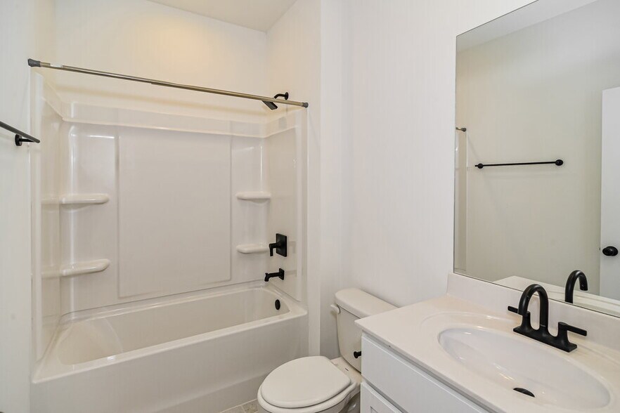 Building Photo - 193 E Millbrook Dr