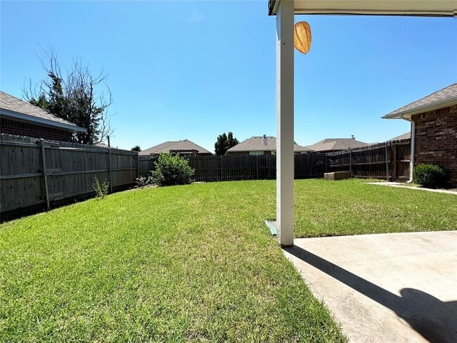 Building Photo - 2812 Eaton Dr