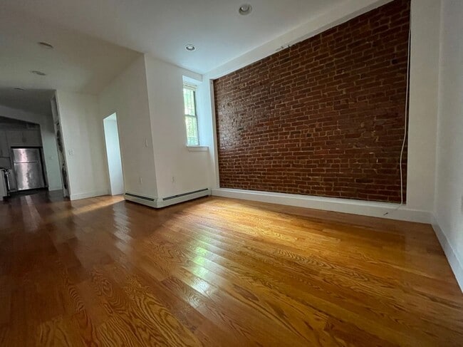 Primary Photo - 312 W 121st St