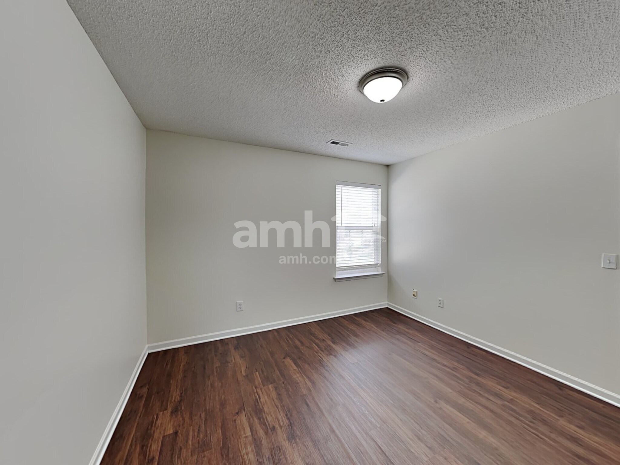 Building Photo - 3601 Edgeview Dr