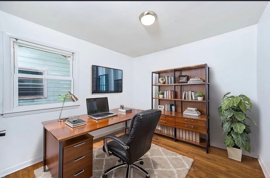 Building Photo - 1208 Louis Ln