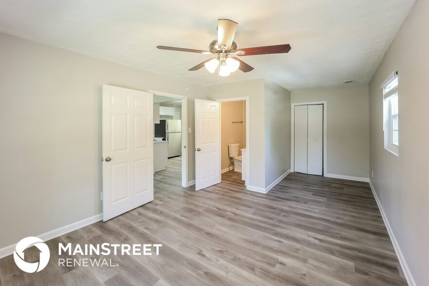 Building Photo - 8143 Huntington Dr