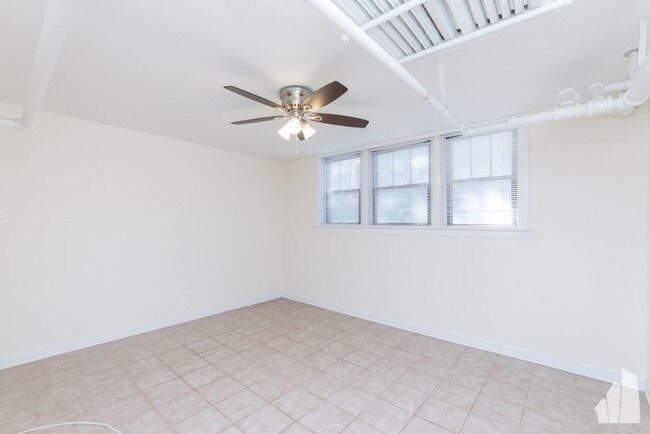 Building Photo - 4951 N Oakley Ave