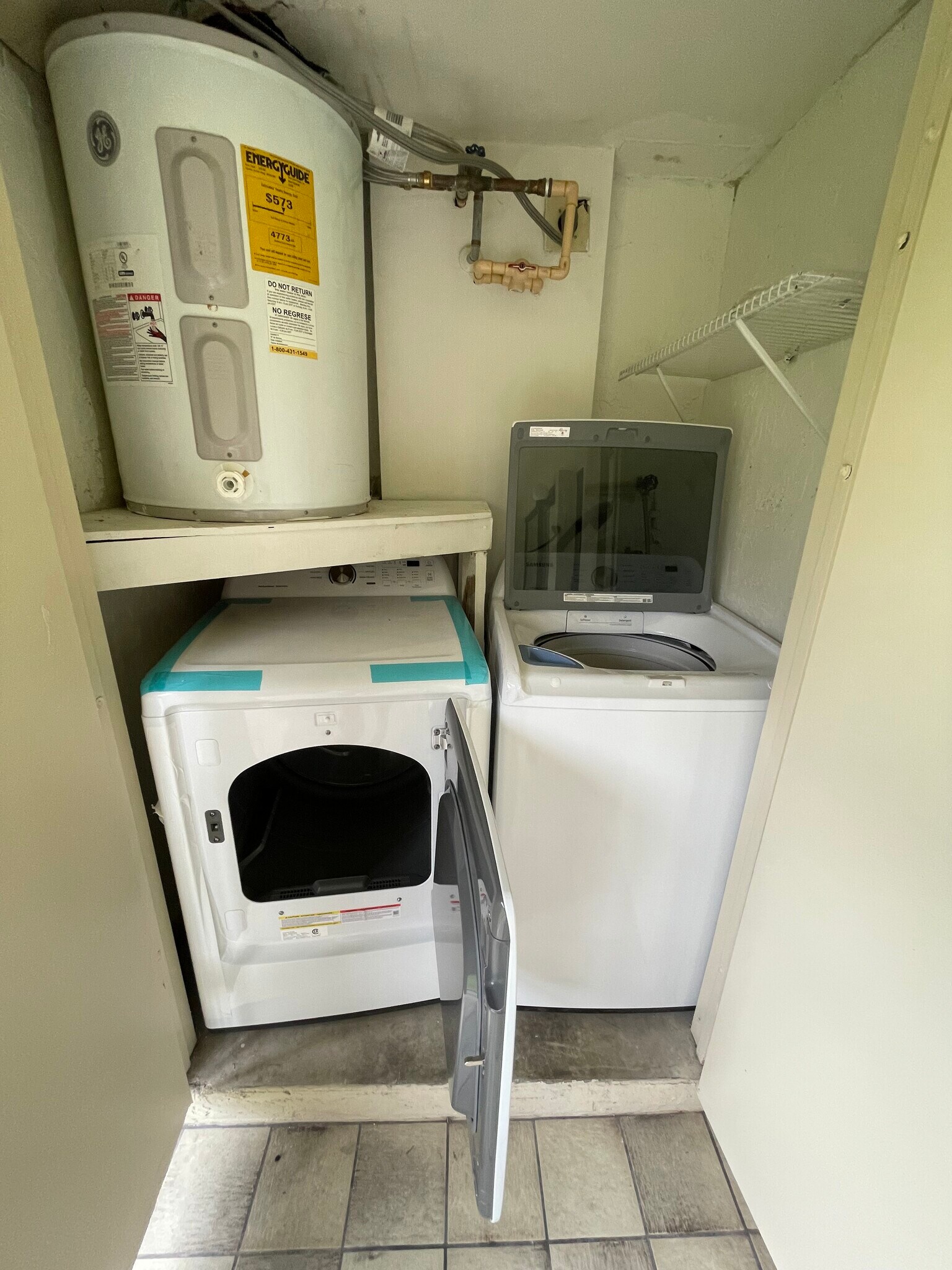 Lg capacity washer & dryer. - 3939 NE 5th Ave