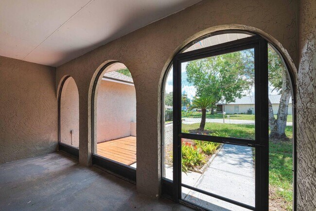 Building Photo - 7504 N Sanibel Cir