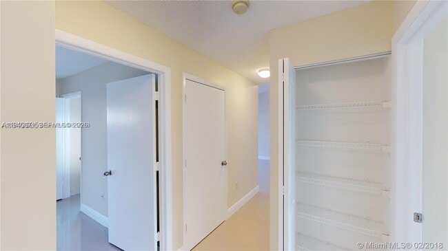 Building Photo - 240 NW 114th Ave