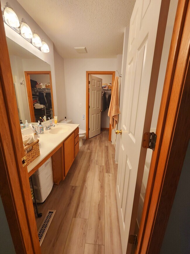 walk-though bathroom leading into walk in clothet - 862 Princeton Ave