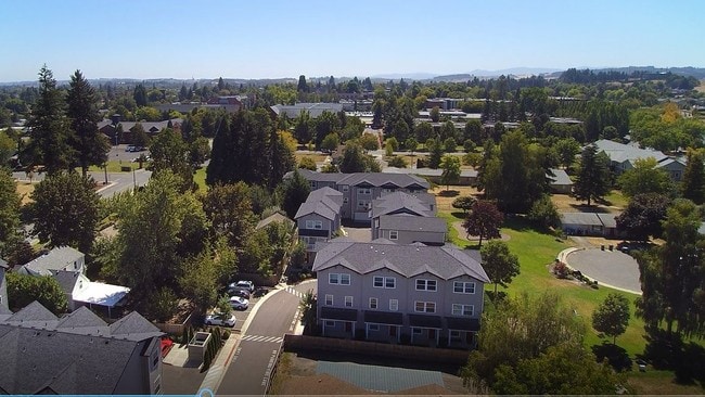 Building Photo - University Townhomes