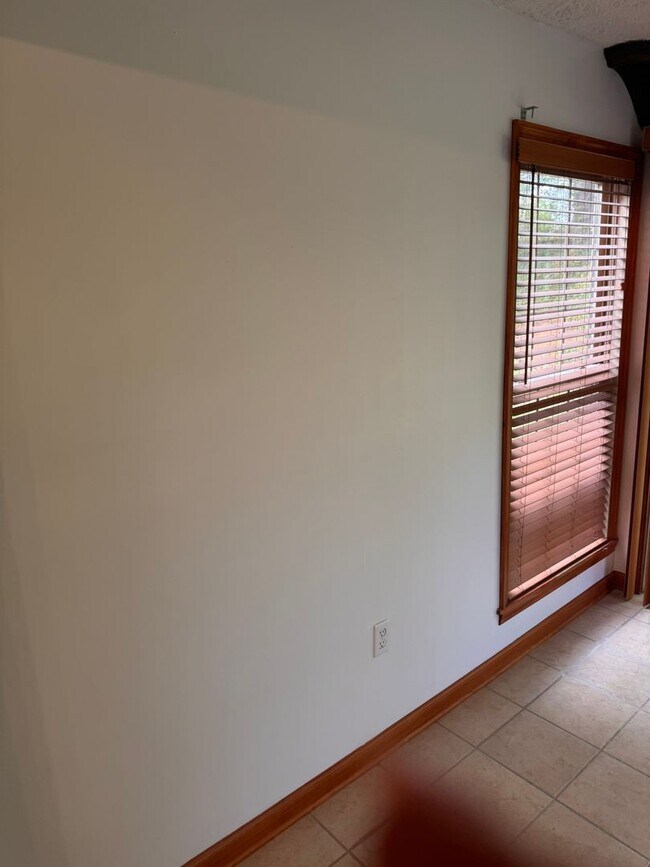 Building Photo - 1175 Pebble Dr