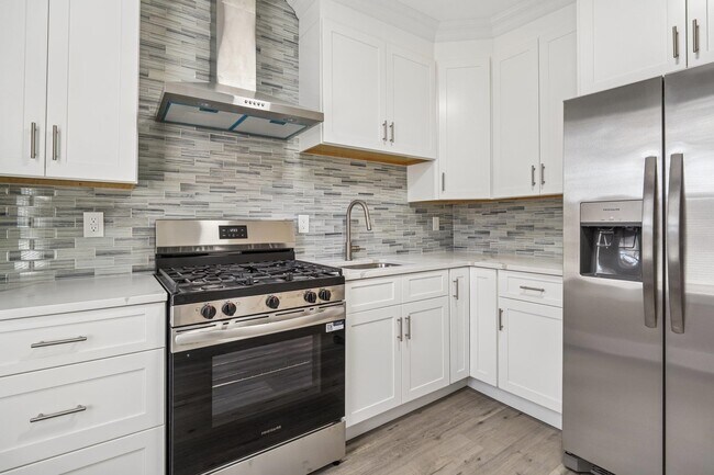 Building Photo - 324 Pacific Ave