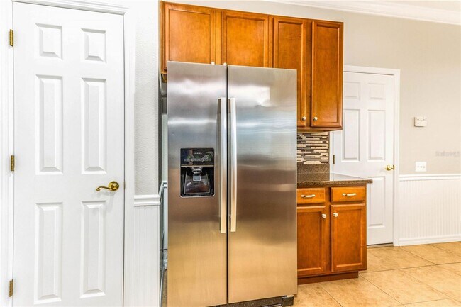 Building Photo - Gated Community Townhome 3br/2.5ba/2 Car G...