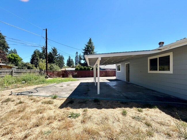Building Photo - Freshly Updated 3 Bedroom Home with Garage, Fenced Yard & Covered Patio!