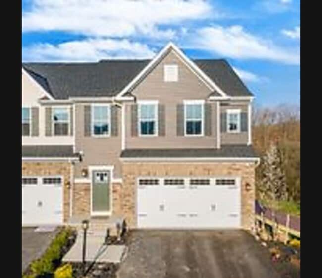 Primary Photo - 500 Plaza Dr