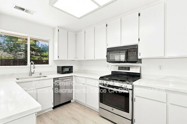 Building Photo - 2224 Glacier Dr