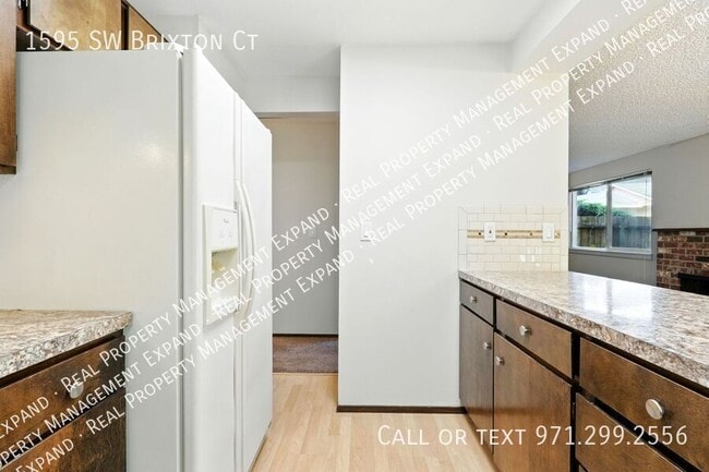 Building Photo - 1595 SW Brixton Ct
