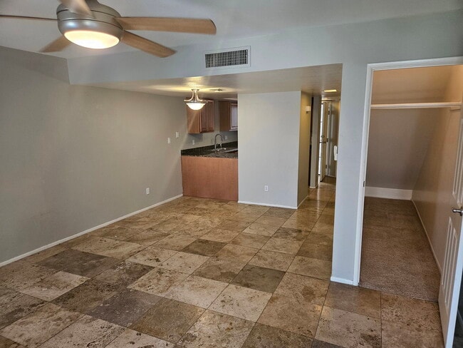 Building Photo - 885 N Granite Reef Rd