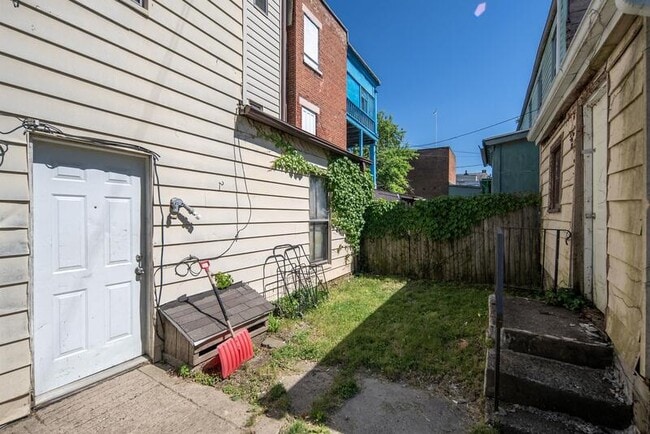 Building Photo - 53 Main St