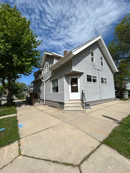 Building Photo - 7704 W Stevenson St