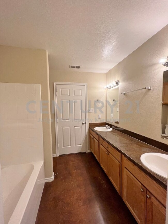 Building Photo - 120 Sunburst Ct