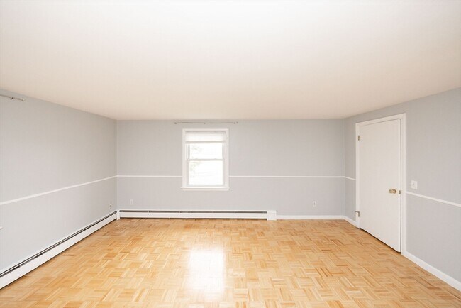 Building Photo - 48 Ray St