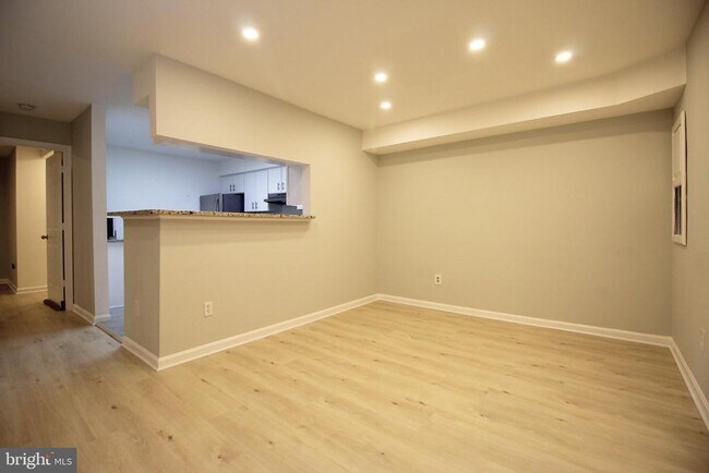 Building Photo - 2233 Lovedale Ln