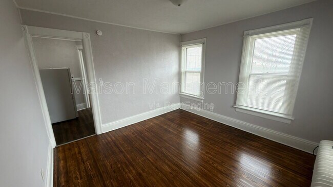 Building Photo - 583 Averill Ave