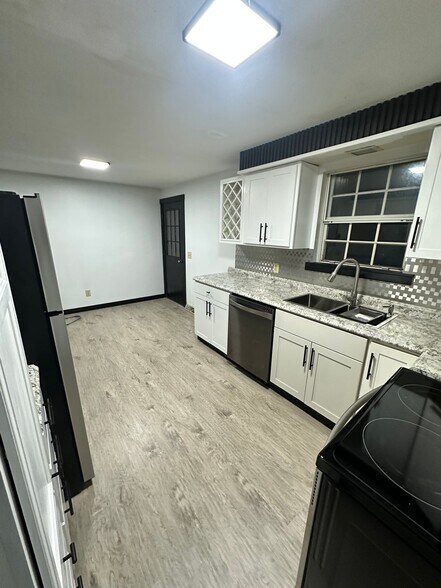 Building Photo - 1752 Woodlawn Ave NW