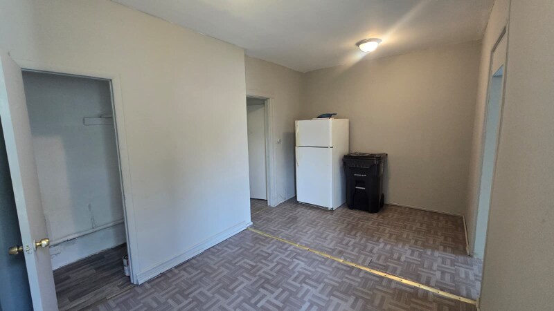 Building Photo - 83 Garside St