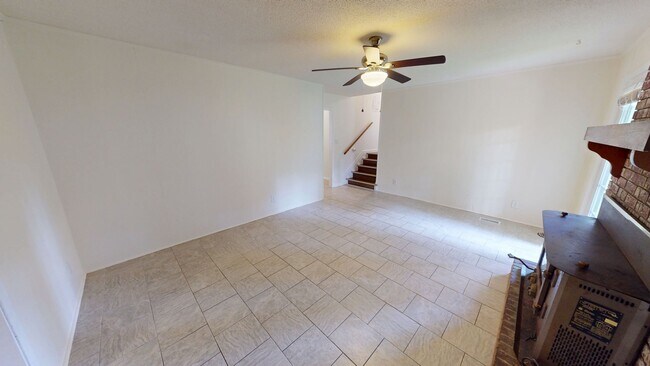 Building Photo - 3 Bedroom with 2 Living Rooms & finished b...