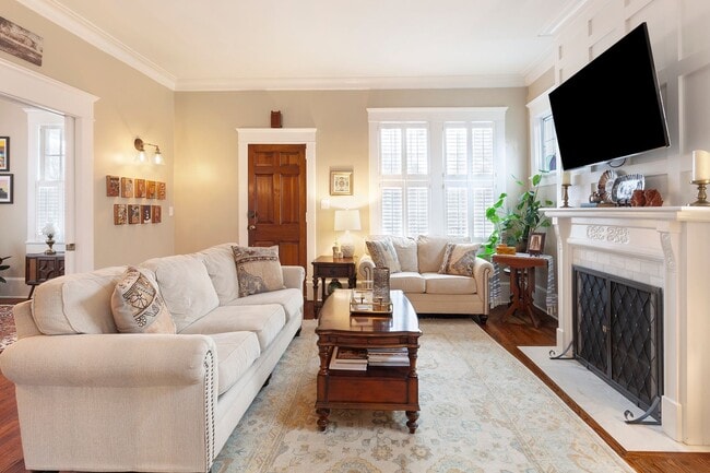 Building Photo - Timeless 3/2 in the Heart of Midtown by Piedmont Park!