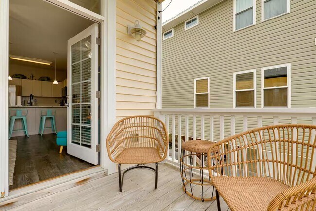 Building Photo - FURNISHED "WORK FROM HOME" RENTAL