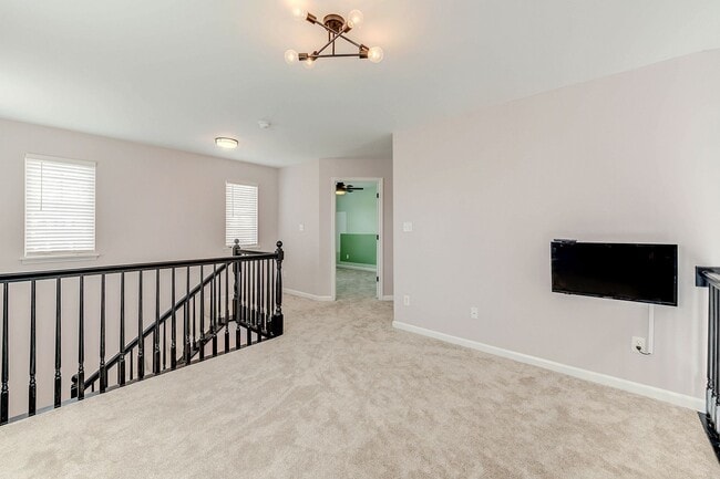 Building Photo - Gorgeous Updated 3 Bed 3 Bath Home Garage