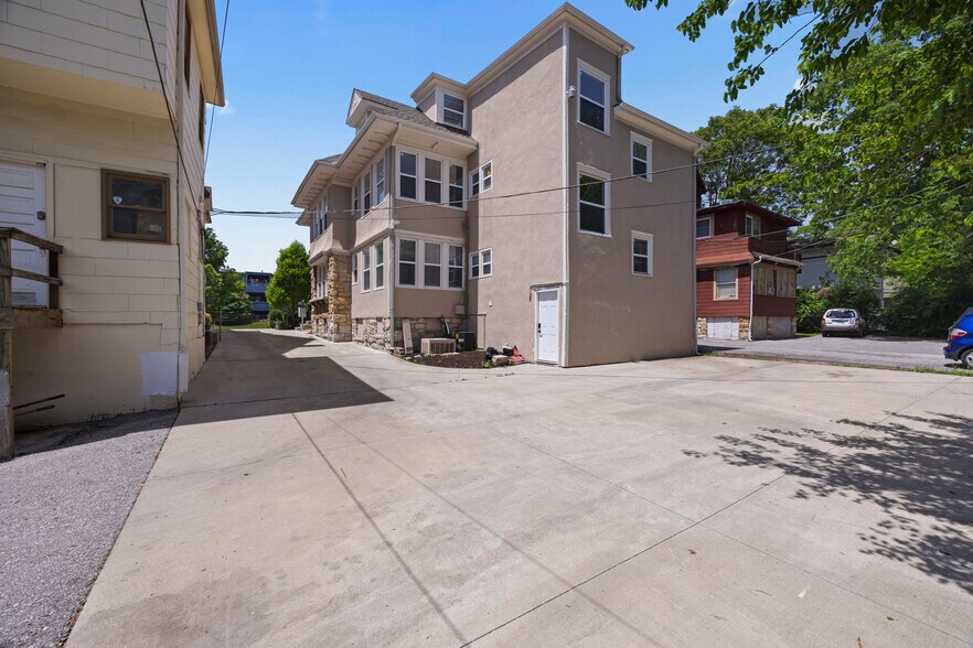 Building Photo - 4055 Warwick Blvd
