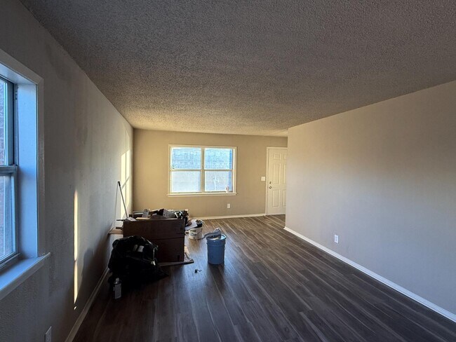 Building Photo - 2320 Haskell St