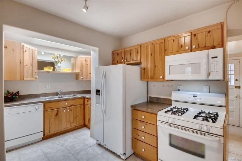 Building Photo - 3825 E 2nd Ave