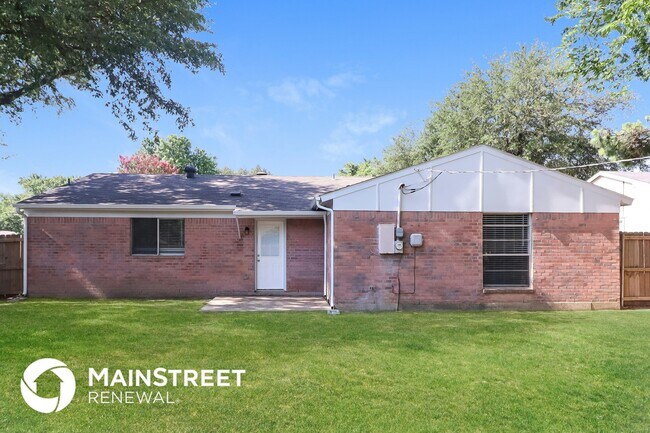 Building Photo - 4000 School Hill Cir