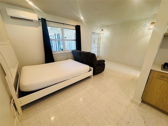 Building Photo - 1941 Washington St