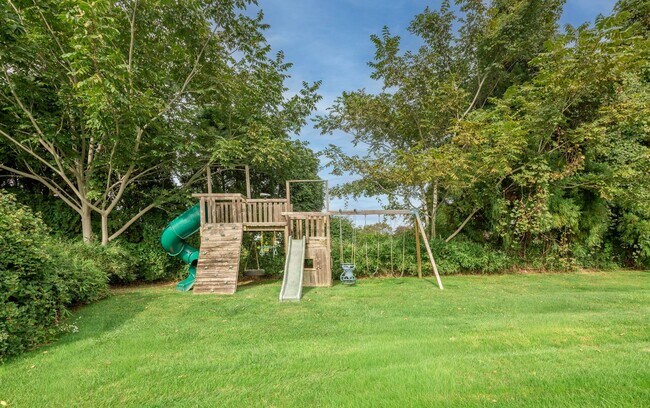 Building Photo - 32 Sagg Rd