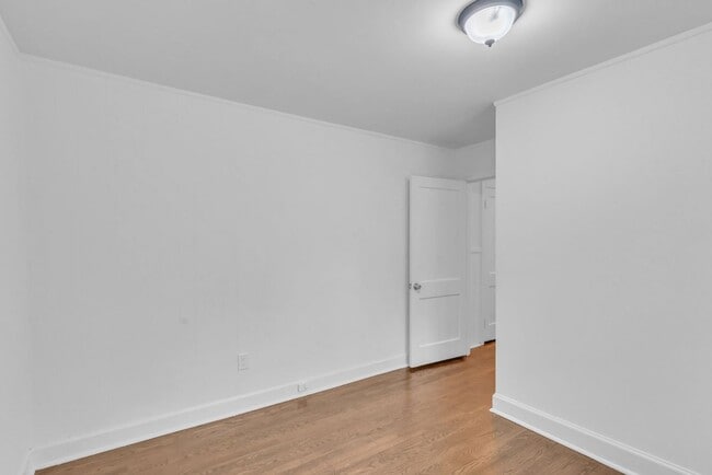 Building Photo - Renovated 4 Bed/ 2 Bath plus office in Mad...