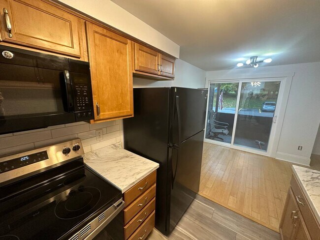 Building Photo - 356 Village Blvd N