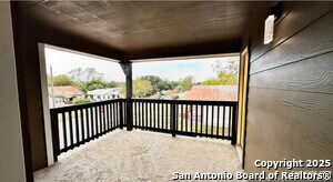 Building Photo - 829 Kayton Ave