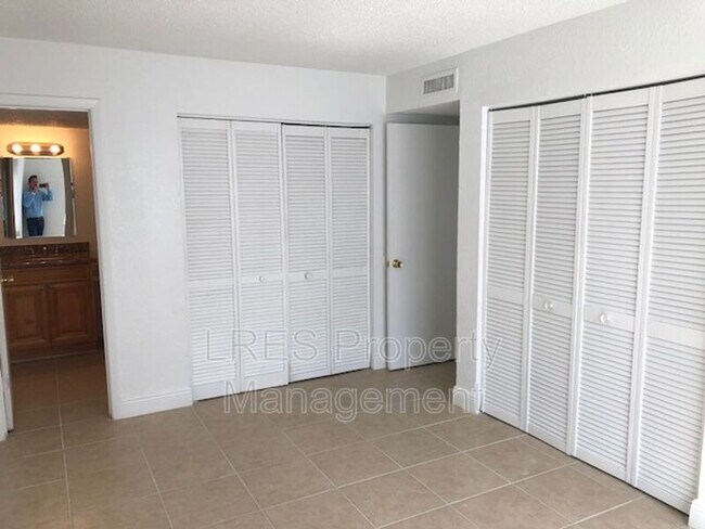 Building Photo - 4725 S Texas Ave