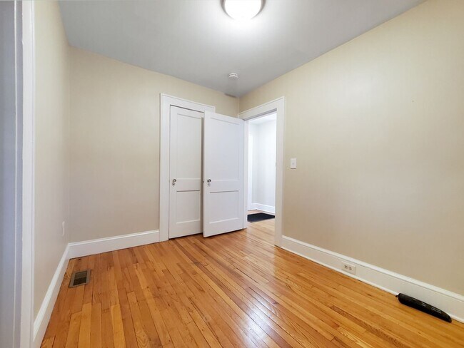 Building Photo - 5 Bedroom 3.5 Bath Brick home in Downtown Greenville !!!!