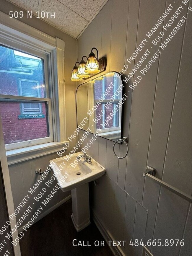 Building Photo - 509 N 10th-