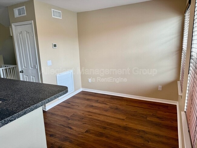 Building Photo - 1048 Waterside Dr