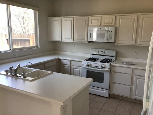 Building Photo - 4055 Laurel Park Way