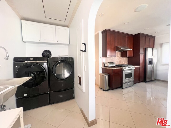 Building Photo - 2652 S Bedford St