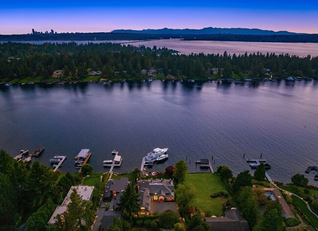 Building Photo - 5bd/5.5ba Yarrow Point Home