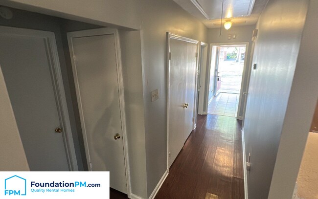 Building Photo - 5272 Scottsdale Ave