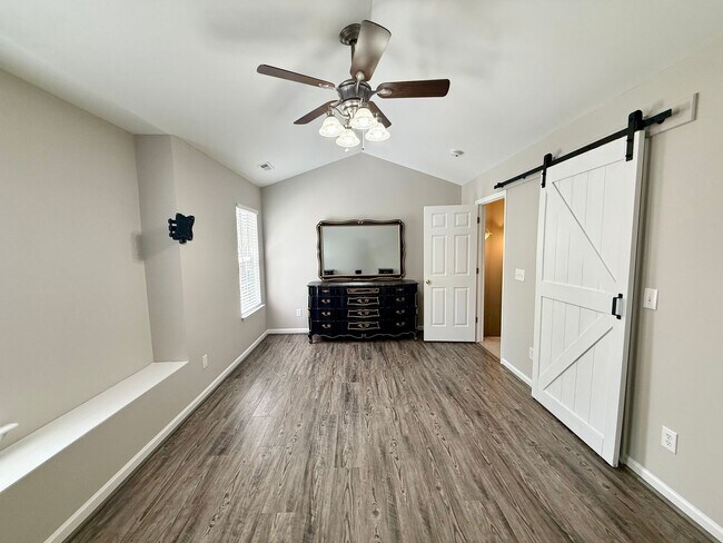 Building Photo - Beautiful 2 Bedroom, 2.5 Bath Townhome in St. Andrews at Stoney Creek – Golf Course Community, Wh...